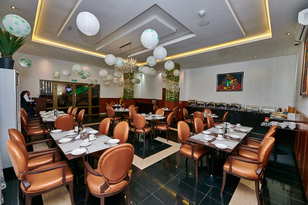 Restaurant — Oak Haven Hotel