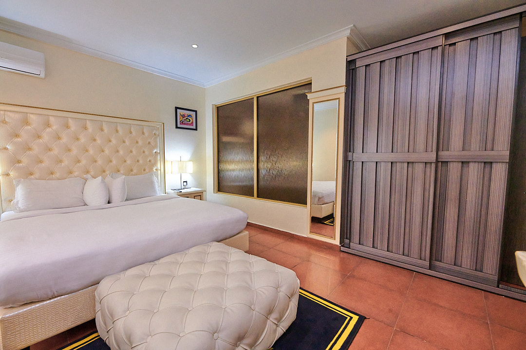 Mini Suite — Oak Haven Hotel