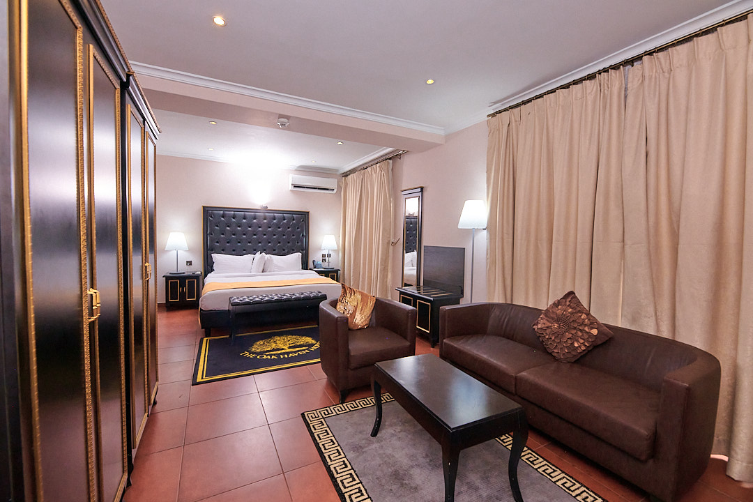 Executive Suite — Oak Haven Hotel