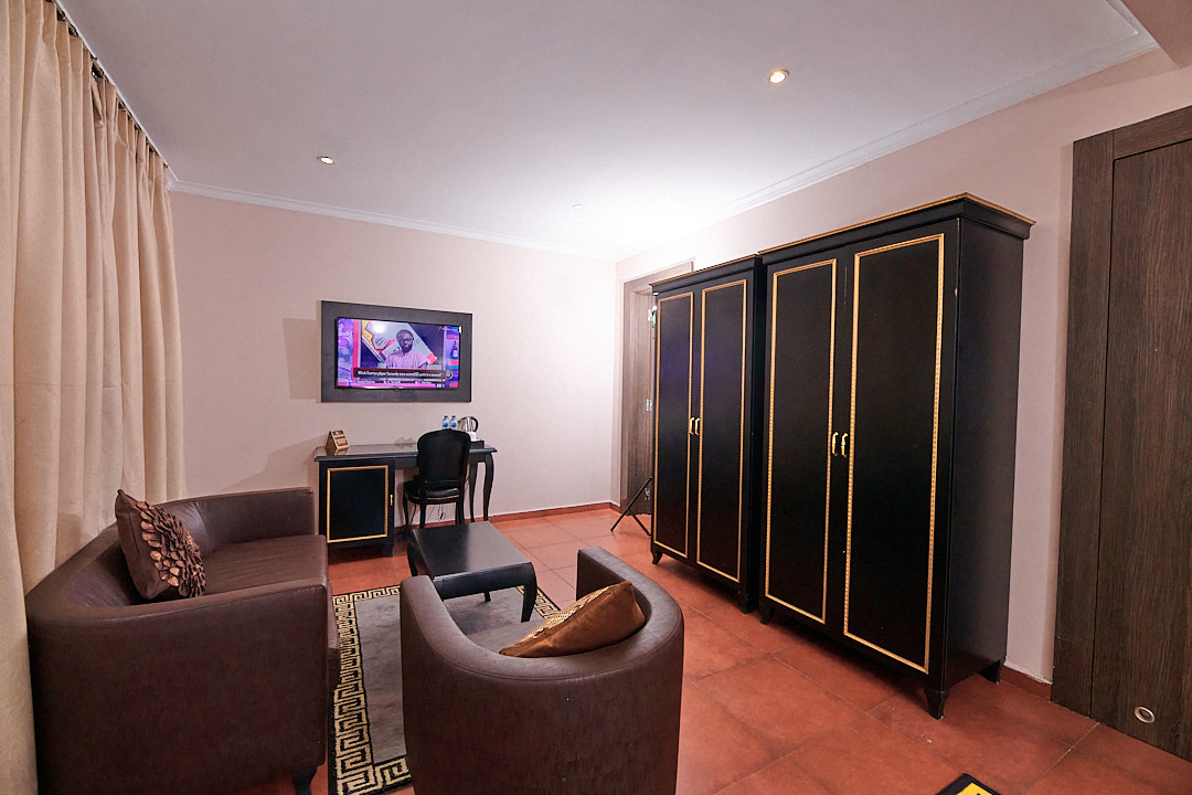 Executive Suite — Oak Haven Hotel