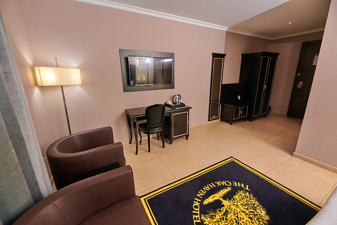 Deluxe — Oak Haven Hotel