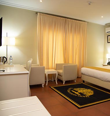 Mini Suite — Oak Haven Hotel