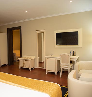 Mini Suite — Oak Haven Hotel