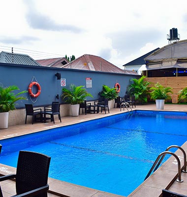 Pool Side Bar and Swimming Pool — Oak Haven Hotel